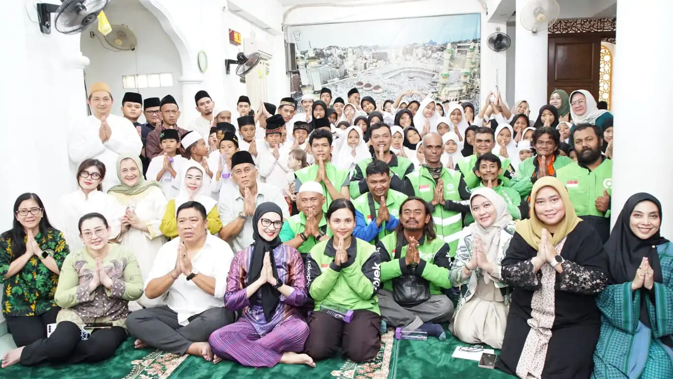 Pengda Jaksel IPPAT Foto Bersama Penyandang Disabilitas dan Yatim Piatu